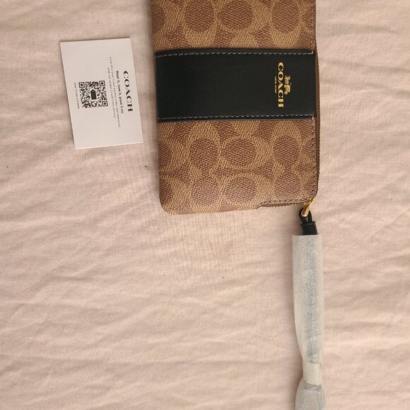 Coach wristlet (never used) - Picture 2 of 4